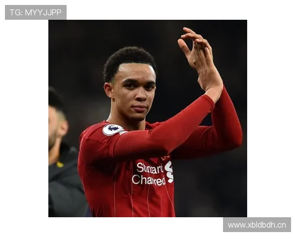 阿什拉夫在三后卫体系中的进攻型边翼卫角色解析