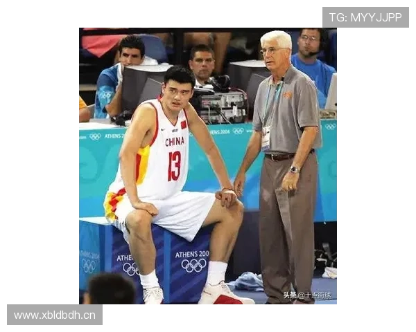 范迪克打球跟上班族下班似的，投个篮就跟炒个外卖一样随意！