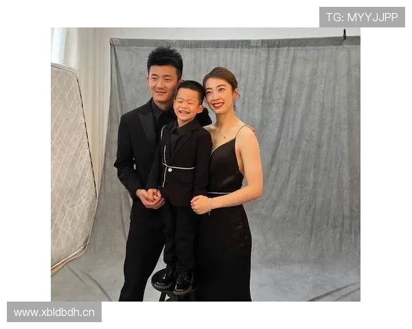 谌龙退役后住进月租五位数的训练基地，每天六点起床陪老婆遛弯