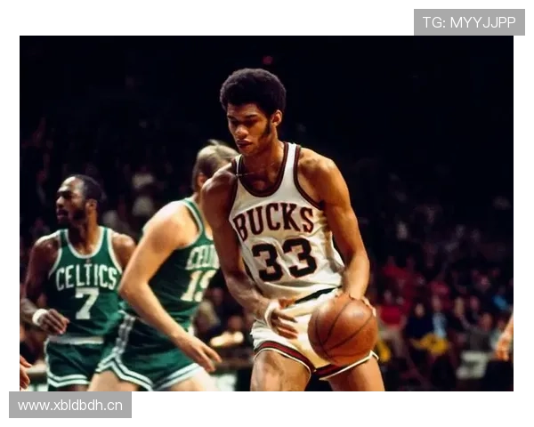 贾巴尔无球掩护制造错位，内线统治力拉开空间效率